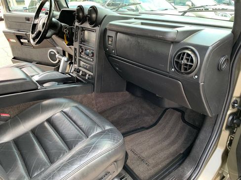 Used 2005 HUMMER H2 SUT w/ Preferred Equipment Group image 21