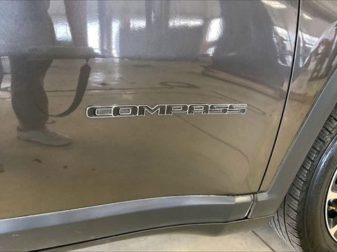 Used 2022 Jeep Compass Latitude FWD image 9