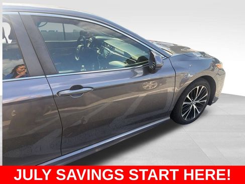 Used 2018 Toyota Camry SE FWD image 5