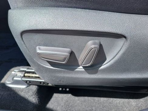 Used 2024 Toyota Highlander LE image 21