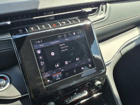 Used 2025 Jeep Grand Cherokee Altitude image 29