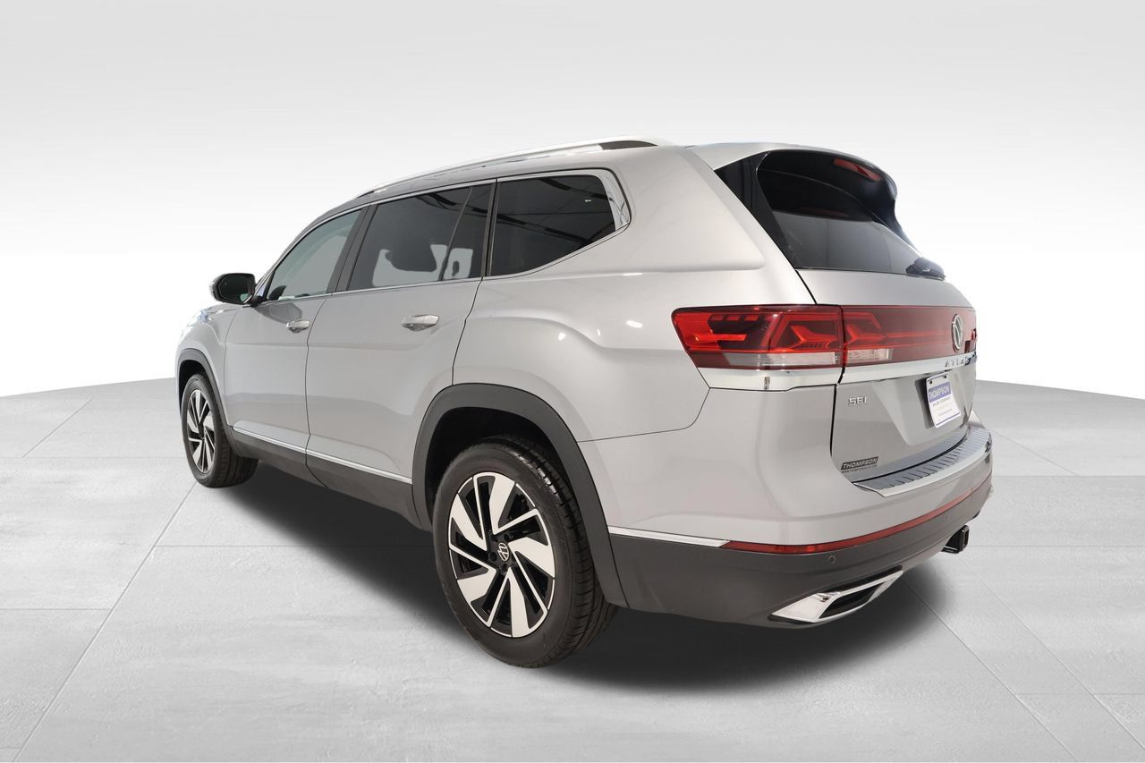 Used 2024 Volkswagen Atlas SEL AWD/4WD image 2