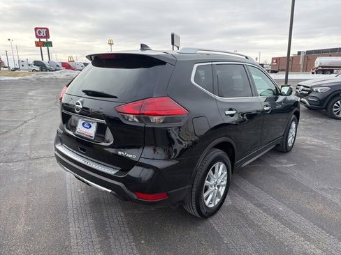 Used 2017 Nissan Rogue SV image 5