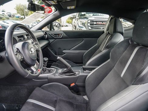 Used 2025 Toyota GR86 Premium w/ ALL Weather Mat Package (TMS) image 17