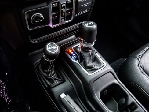 Used 2018 Jeep Wrangler Unlimited Sahara w/ Dual Top Group image 13