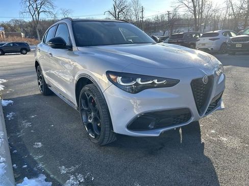 New 2026 Alfa Romeo Stelvio Sprint image 2