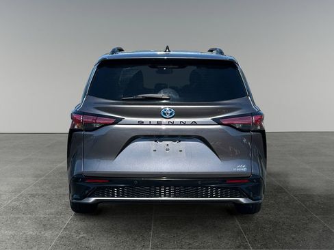 Used 2021 Toyota Sienna XSE w/ XSE Plus Package FWD image 6