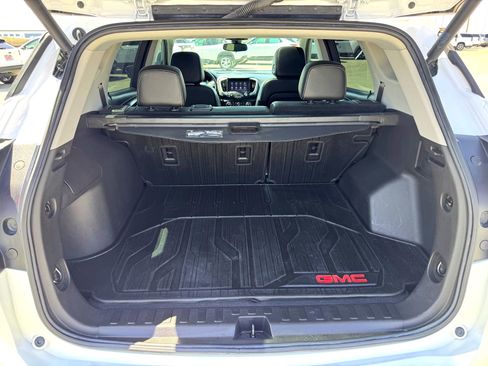 Used 2022 GMC Terrain SLT w/ Infotainment Package II image 8