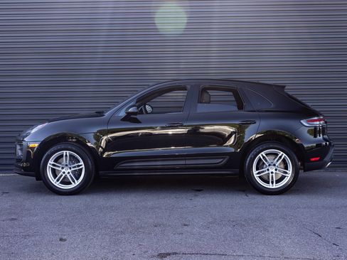 Certified 2025 Porsche Macan image 2