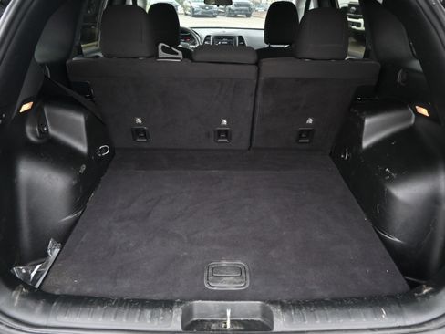 Used 2019 Jeep Cherokee Latitude w/ Popular Appearance Group image 13