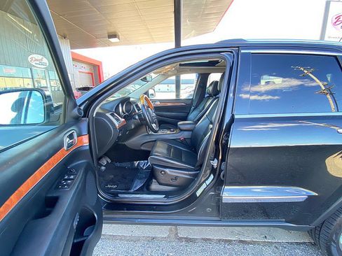 Used 2013 Jeep Grand Cherokee Overland image 6