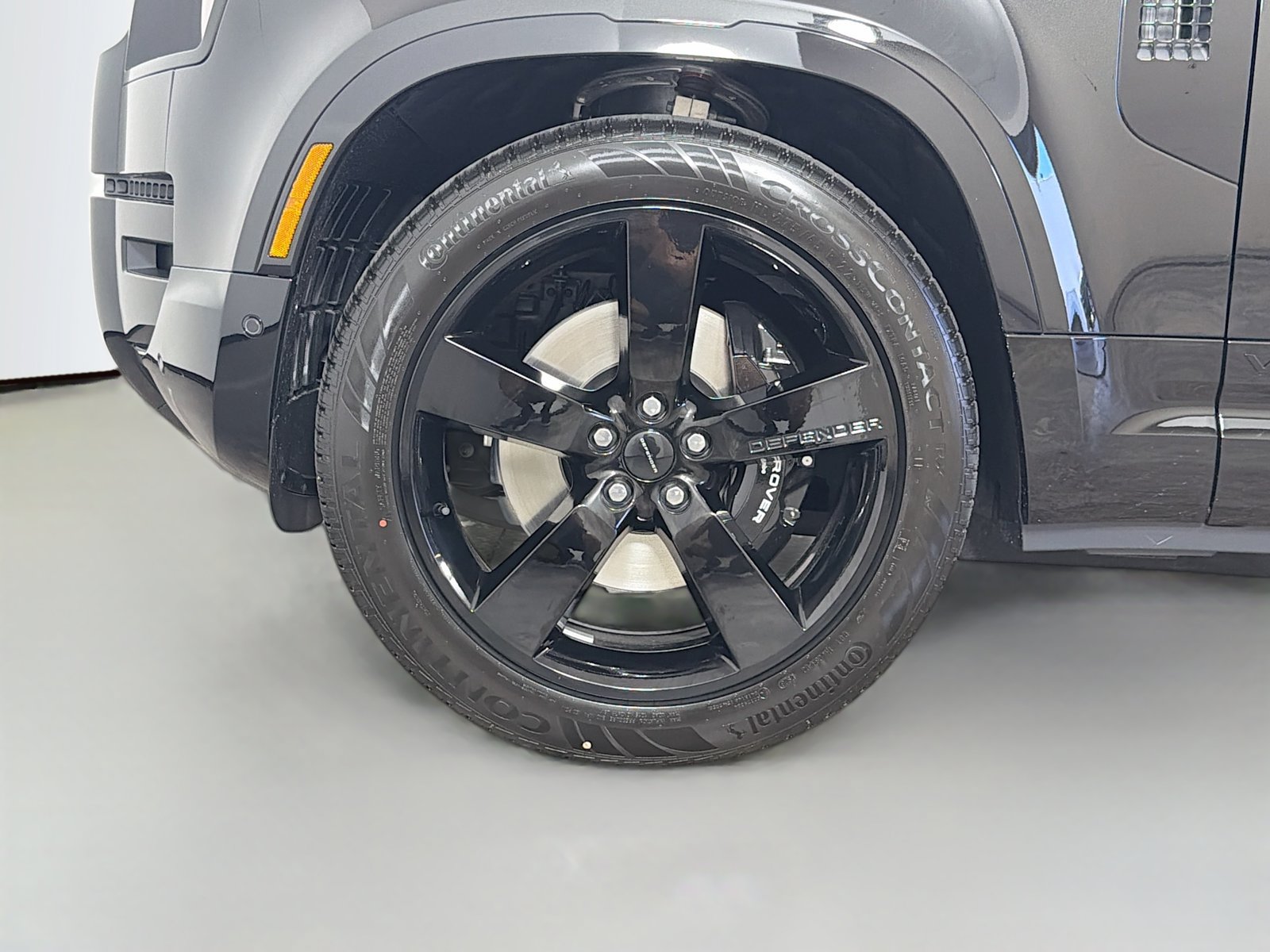 New 2026 Land Rover Defender 90 V8 AWD/4WD image 34