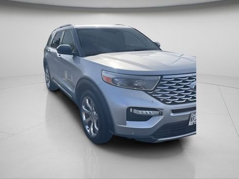 Used 2020 Ford Explorer Platinum w/ Premium Technology Package image 3