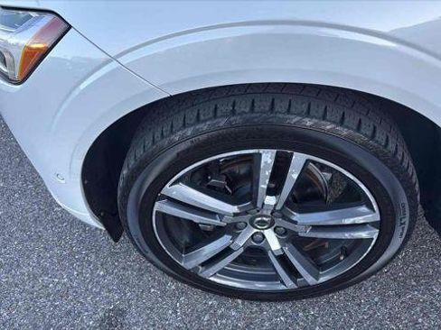 Used 2019 Volvo XC60 T5 Momentum w/ Multimedia Package image 10