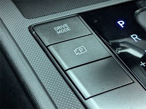 Used 2025 Hyundai Elantra Sport image 25