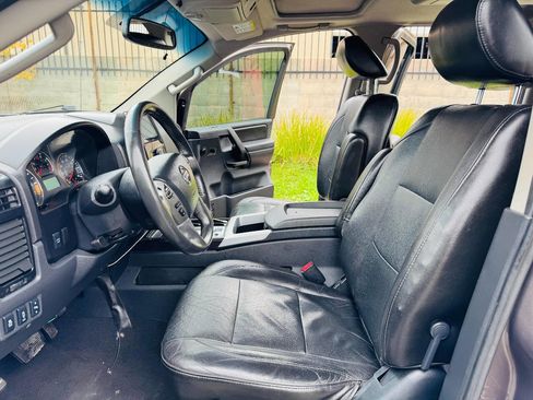 Used 2014 Nissan Titan SL w/ SL Moonroof Package image 9