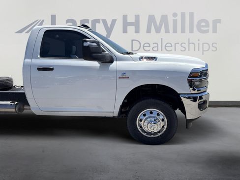 New 2025 RAM 3500 Tradesman image 15
