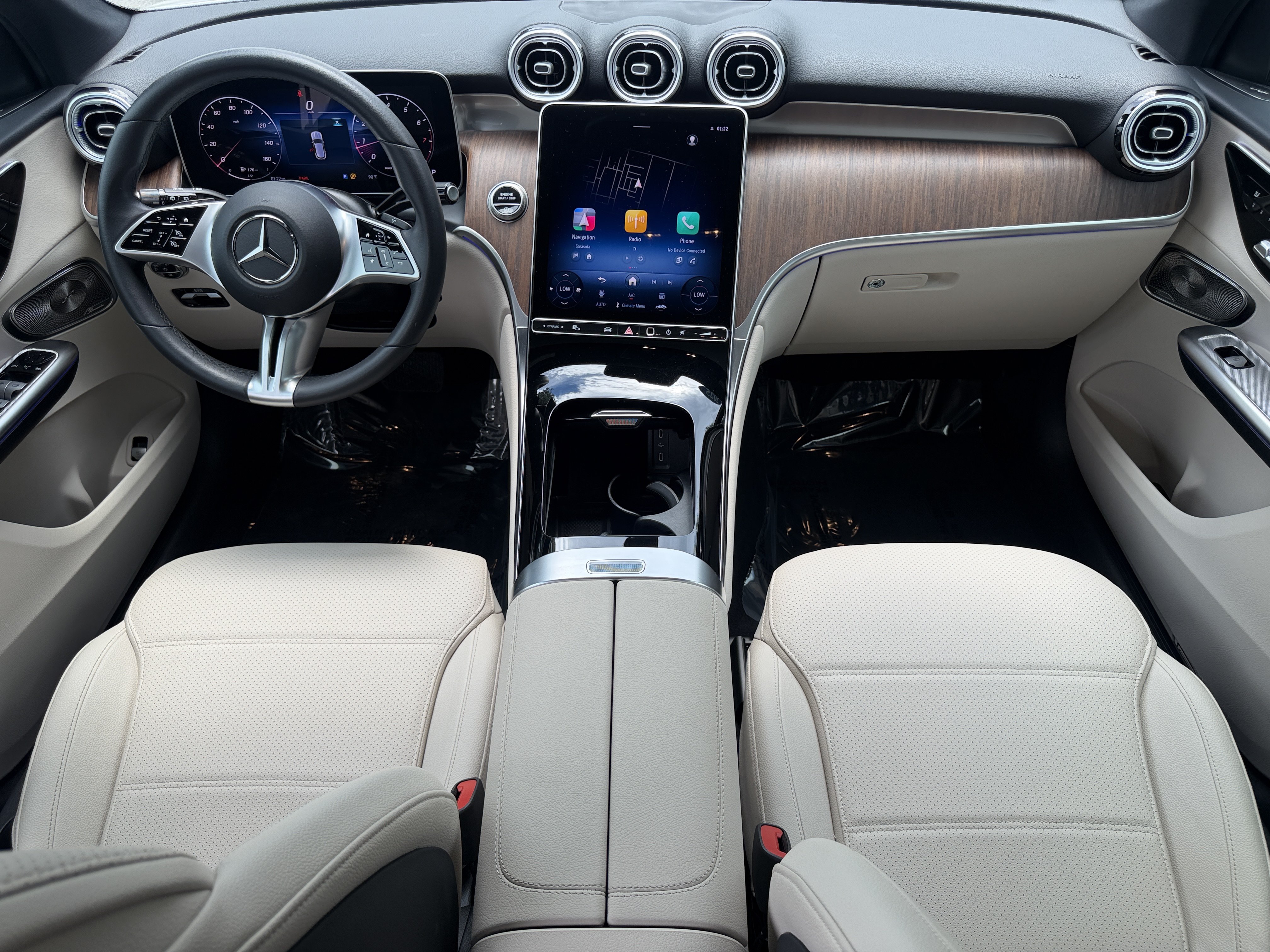Used 2025 Mercedes-Benz GLC 300 image 14