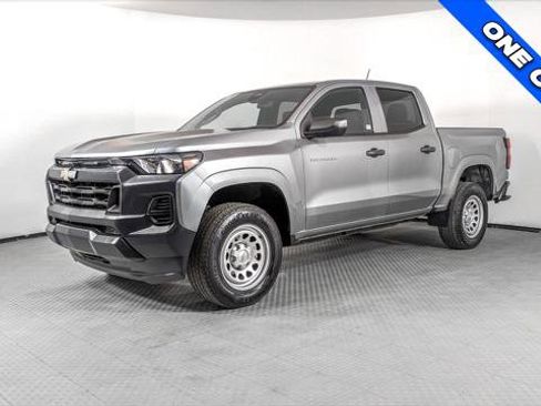 Used 2023 Chevrolet Colorado W/T image 2