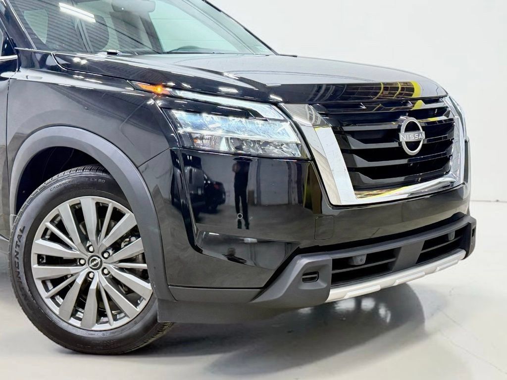 Used 2023 Nissan Pathfinder SL w/ SL Premium Package AWD/4WD image 6