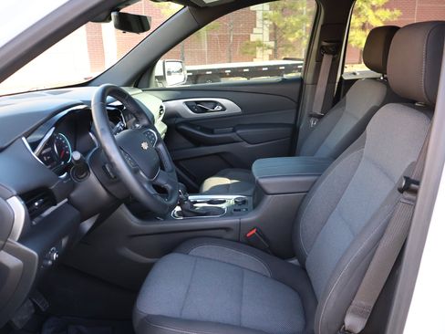 Used 2023 Chevrolet Traverse LT image 11
