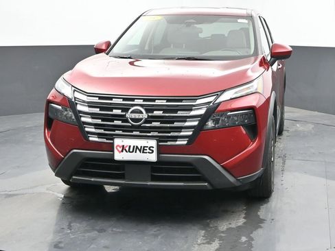 Used 2025 Nissan Rogue SV AWD/4WD image 4