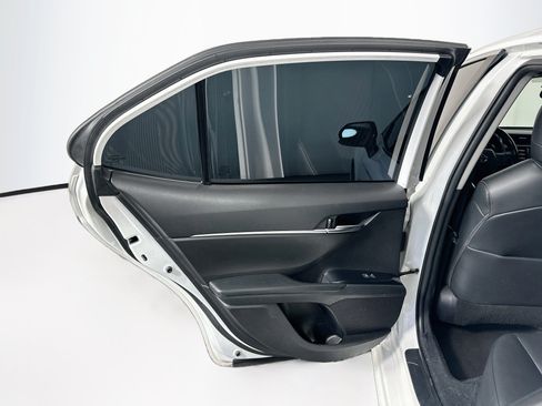 Used 2020 Toyota Camry SE FWD image 24