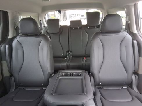 New 2026 Kia Carnival FWD image 20