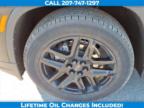 Used 2023 Chevrolet Traverse LS image 9