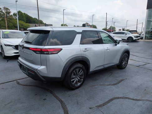 Used 2023 Nissan Pathfinder S AWD/4WD image 7
