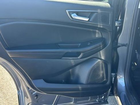 Certified 2022 Ford Edge SE w/ Black Appearance Package image 14