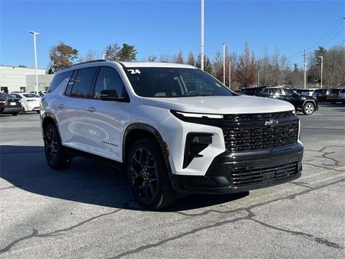 Used 2024 Chevrolet Traverse RS image 7