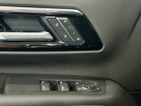 New 2025 Chevrolet Suburban Premier image 19