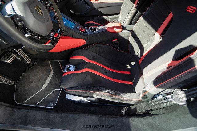 Used 2021 Lamborghini Huracan STO RWD image 39