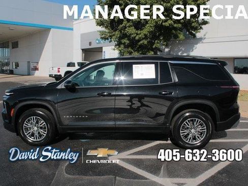 Used 2024 Chevrolet Traverse LT image 11