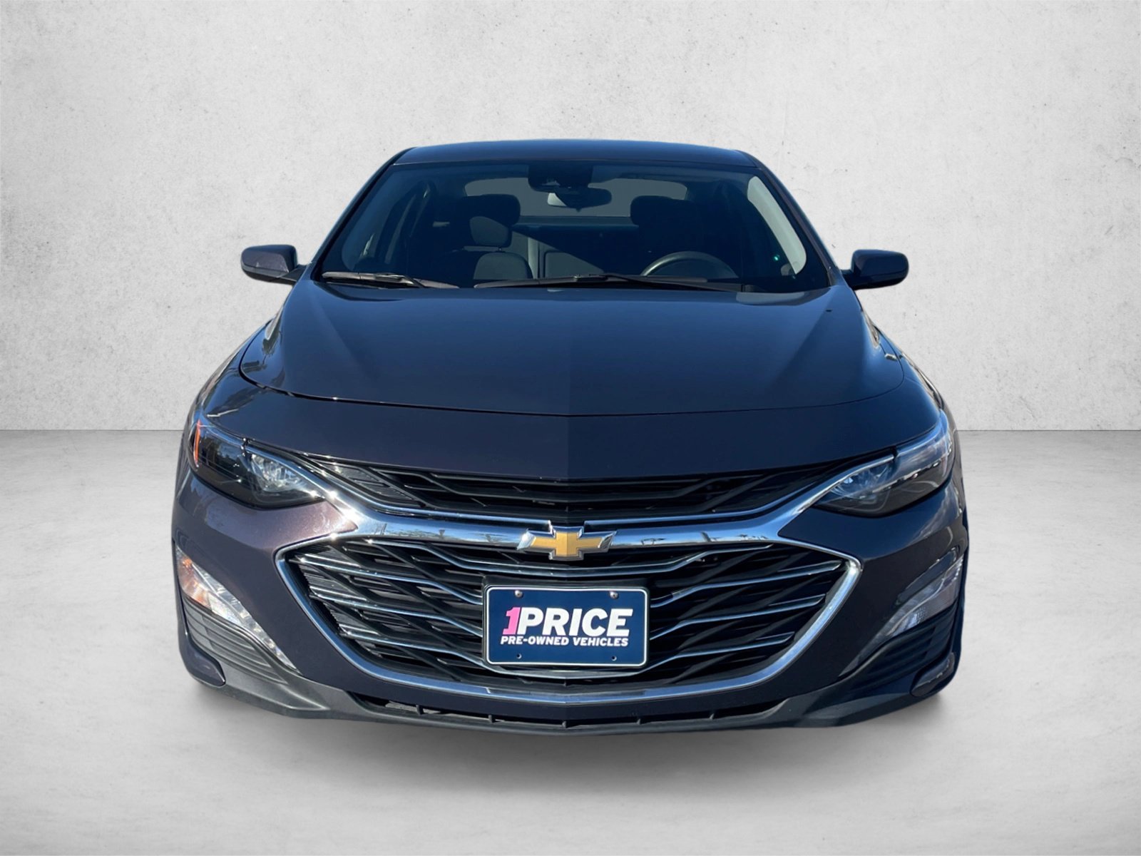 Used 2025 Chevrolet Malibu LT FWD image 2