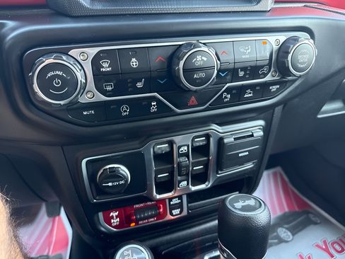Used 2022 Jeep Wrangler Unlimited Rubicon w/ Cold Weather Group AWD/4WD image 19