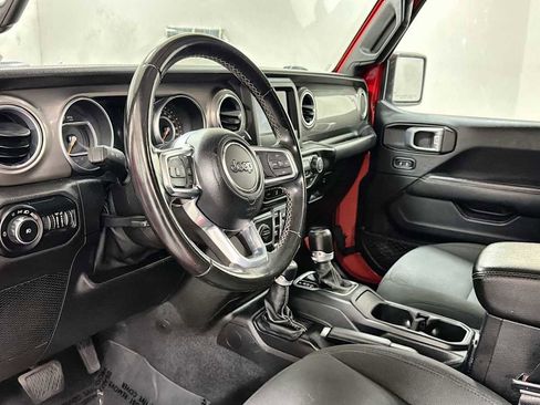 Used 2021 Jeep Wrangler Unlimited Sahara AWD/4WD image 12