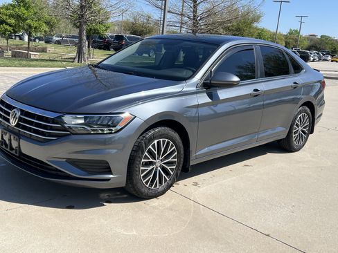 Used 2021 Volkswagen Jetta SE w/ SE Cold Weather Package image 5