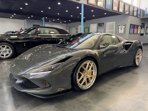 Used 2022 Ferrari F8 Tributo image 1