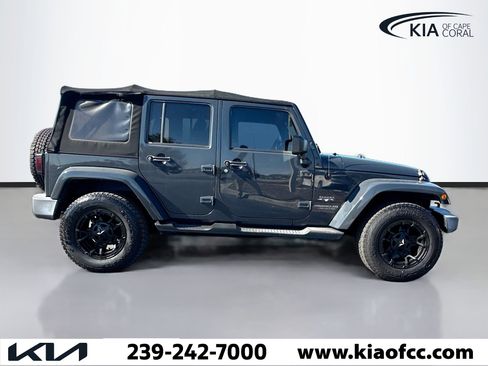 Used 2017 Jeep Wrangler Unlimited Sahara w/ Connectivity Group image 6