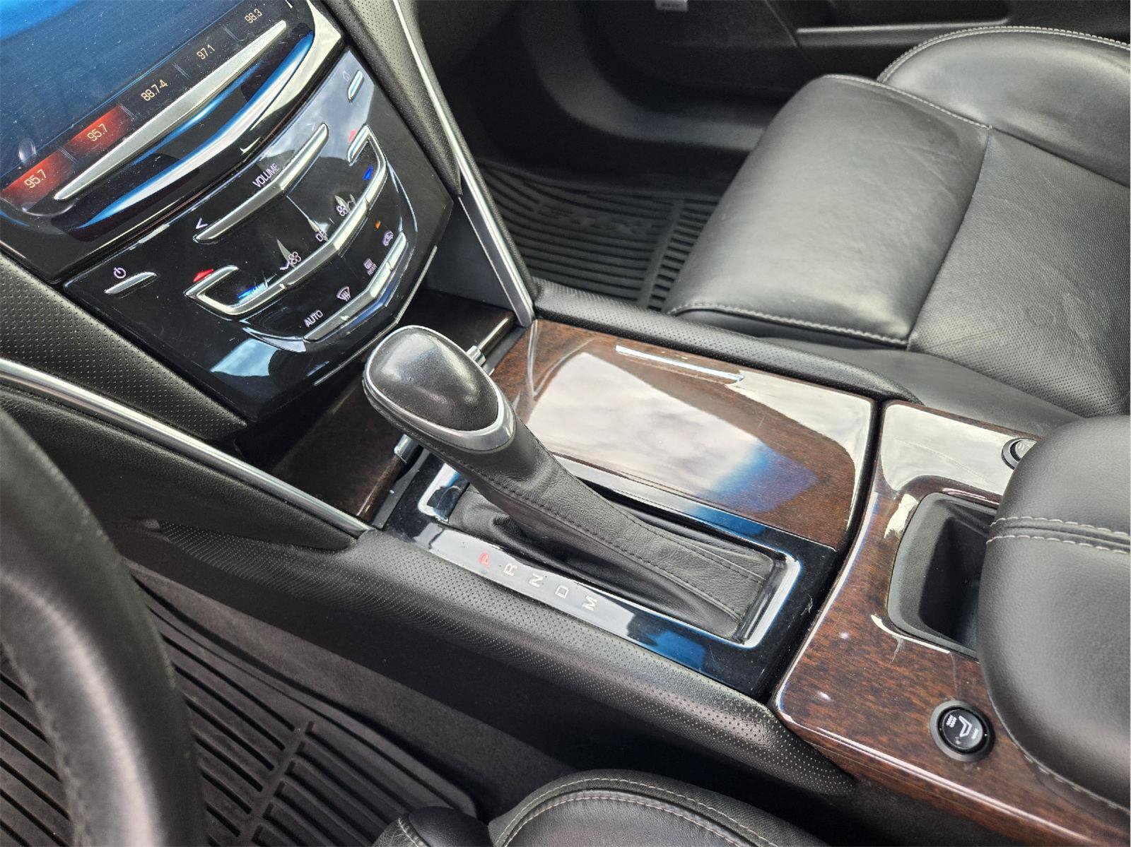Used 2014 Cadillac XTS FWD image 18