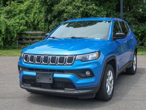 Used 2024 Jeep Compass Latitude AWD/4WD image 5