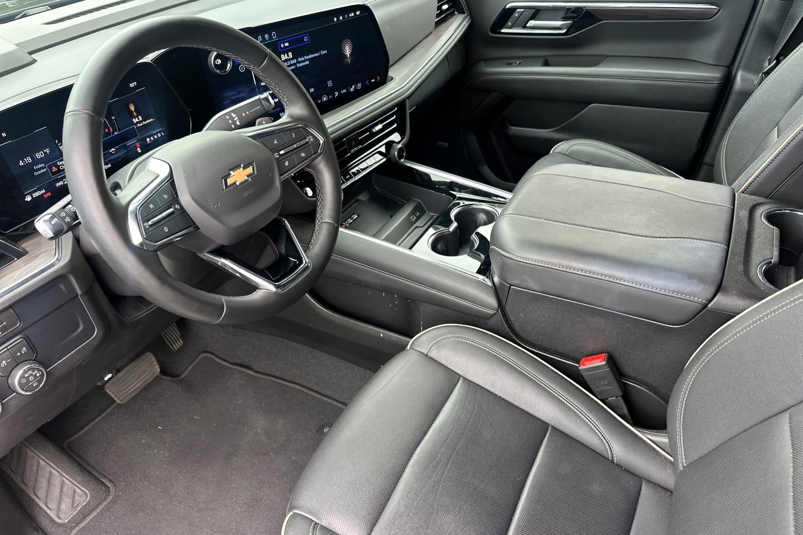 Used 2026 Chevrolet Suburban Premier AWD/4WD image 10
