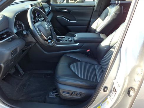 Used 2023 Toyota Highlander XSE AWD/4WD image 5
