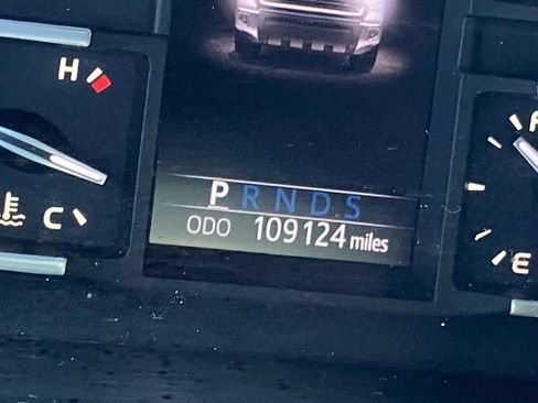 Used 2018 Toyota Tundra SR5 AWD/4WD image 5