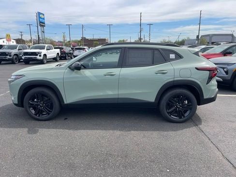 New 2026 Chevrolet Trax ACTIV w/ Sunroof Package FWD image 4