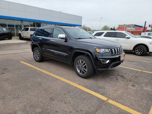 Used 2022 Jeep Grand Cherokee Limited image 3