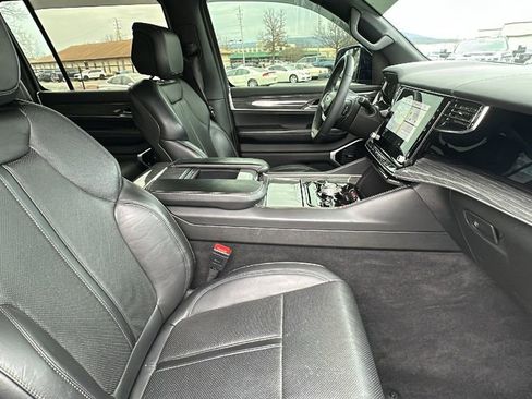 Used 2022 Jeep Wagoneer Series III w/ Premium Group I image 15