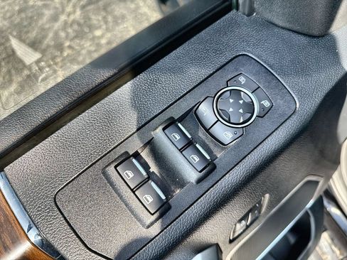 Used 2018 Ford F150 Lariat w/ Equipment Group 502A Luxury AWD/4WD image 15